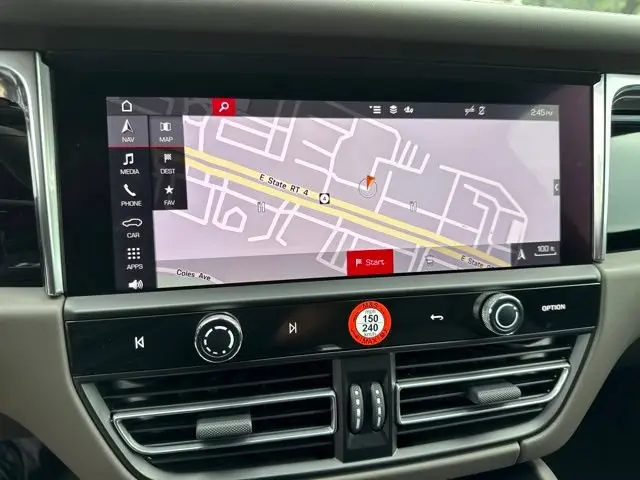 2025 Porsche Macan Base photo 5