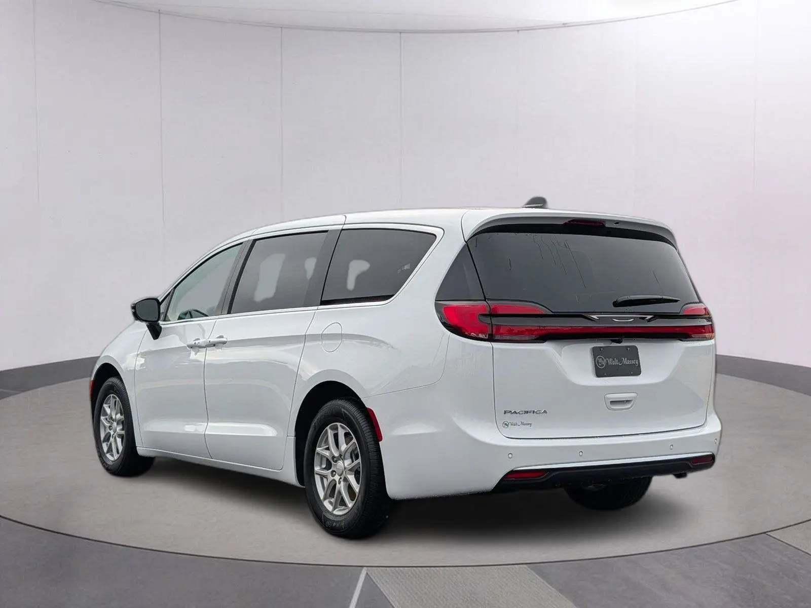 2027 Chrysler Pacifica Select photo 3