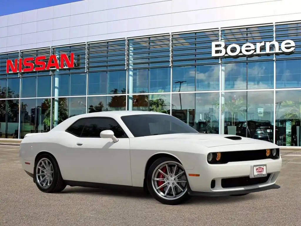 2016 Dodge Challenger SRT Hellcat's photo