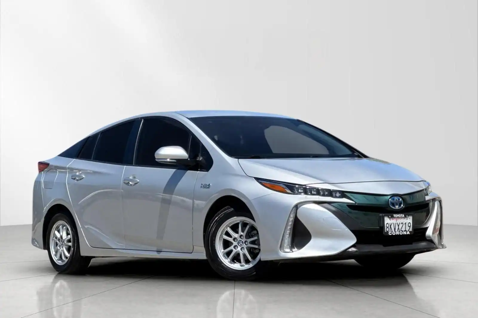 2019 Toyota Prius Prime Premium's photo