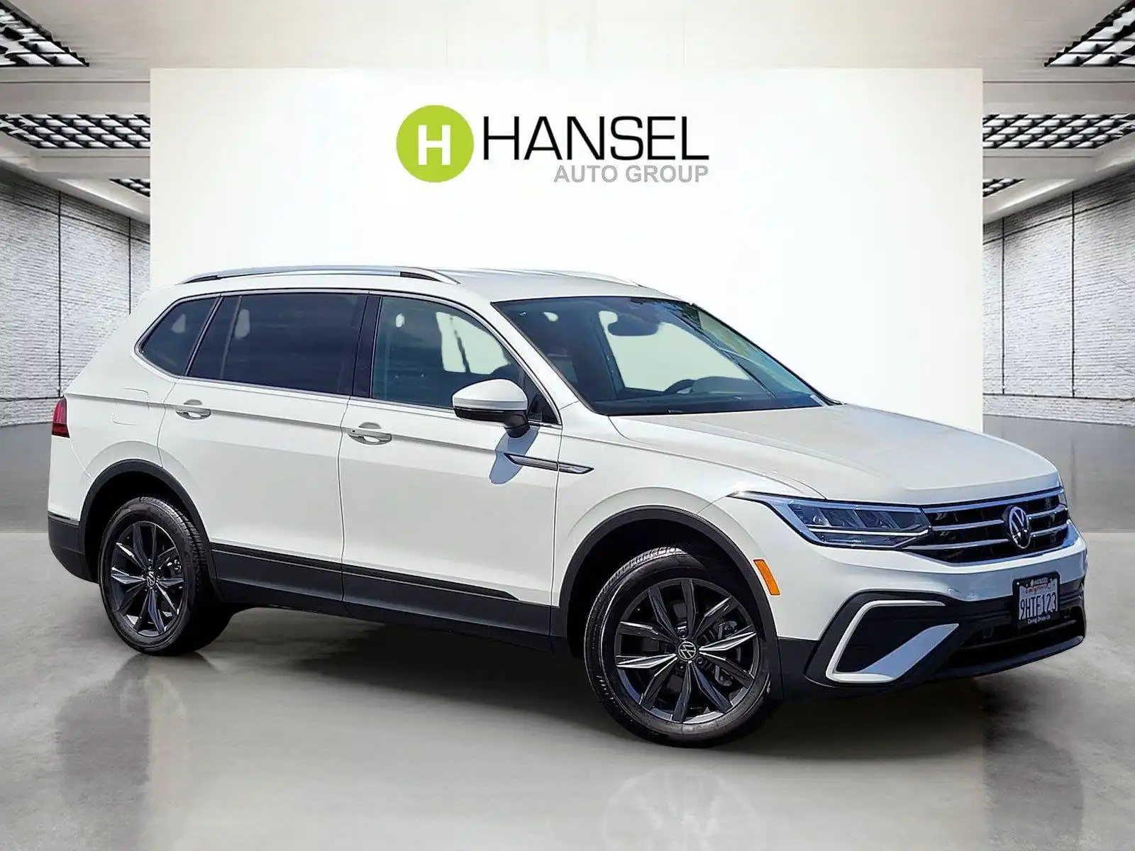 2023 Volkswagen Tiguan 2.0T SE's photo