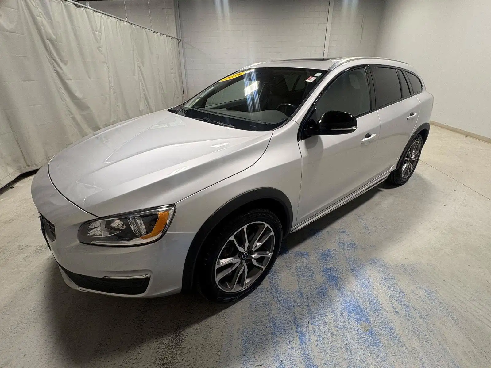2018 Volvo V60 T5 AWD Cross Country's photo