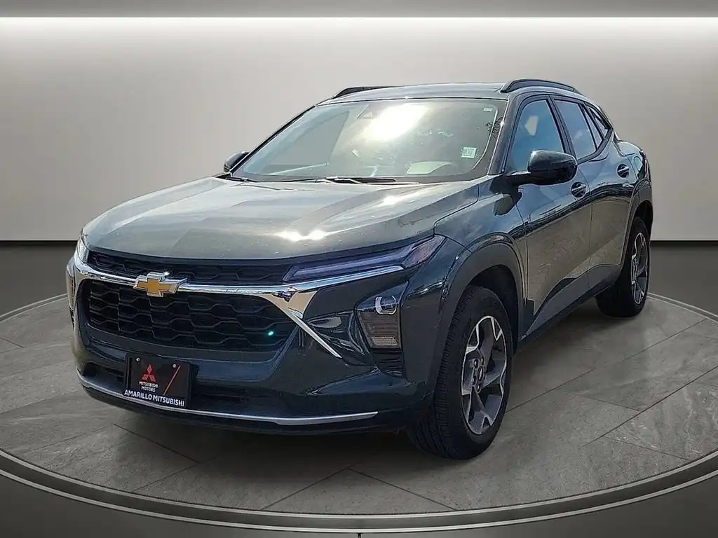 2025 Chevrolet Trax LT's photo