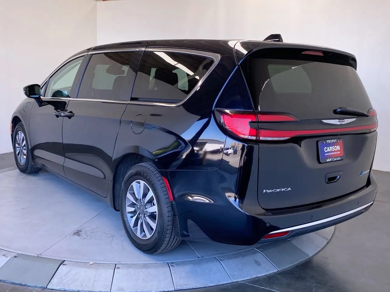 2024 Chrysler Pacifica Hybrid PHEV Select photo 3