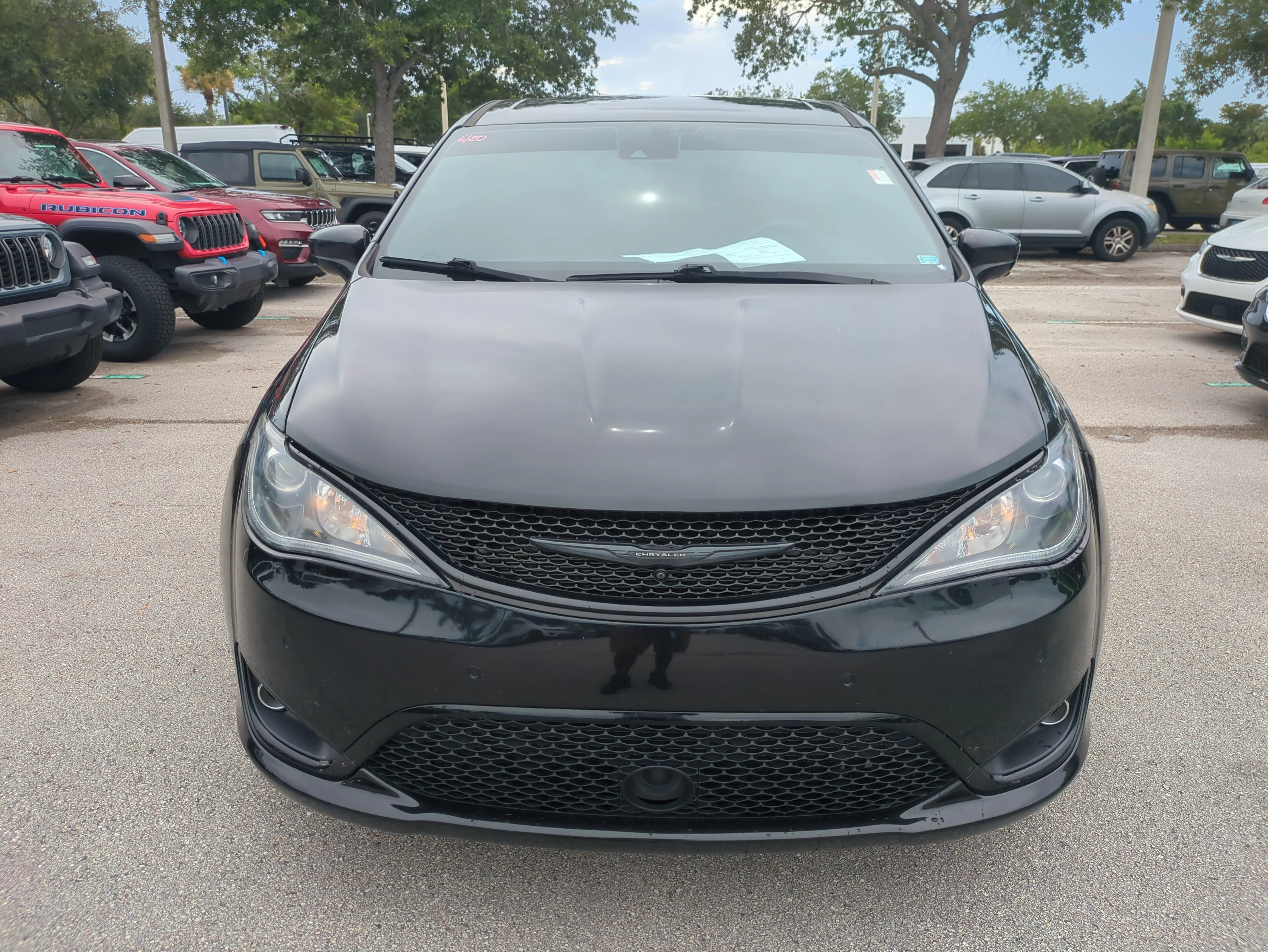 2020 Chrysler Pacifica Touring photo 4