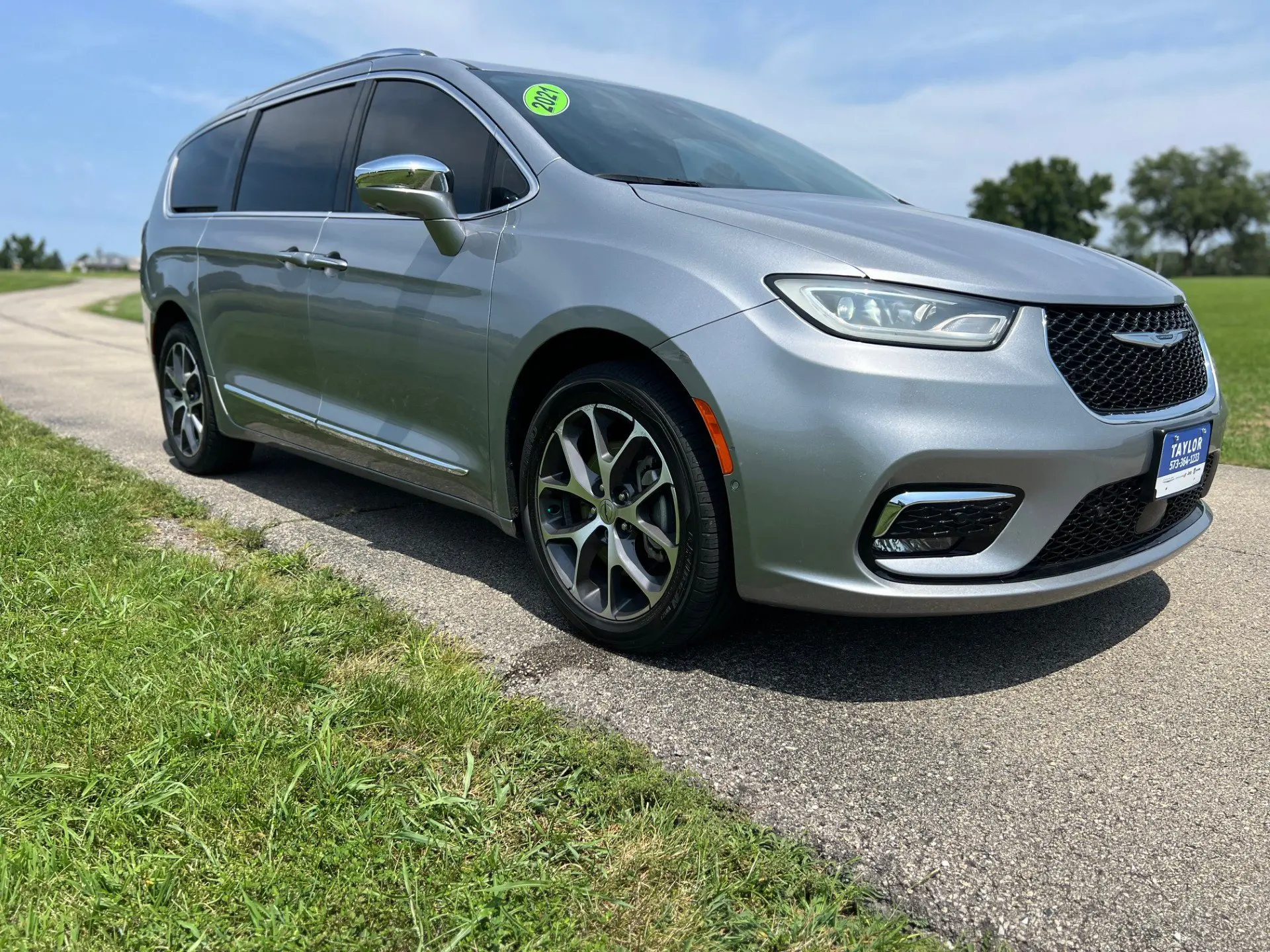 2021 Chrysler Pacifica Limited photo 4