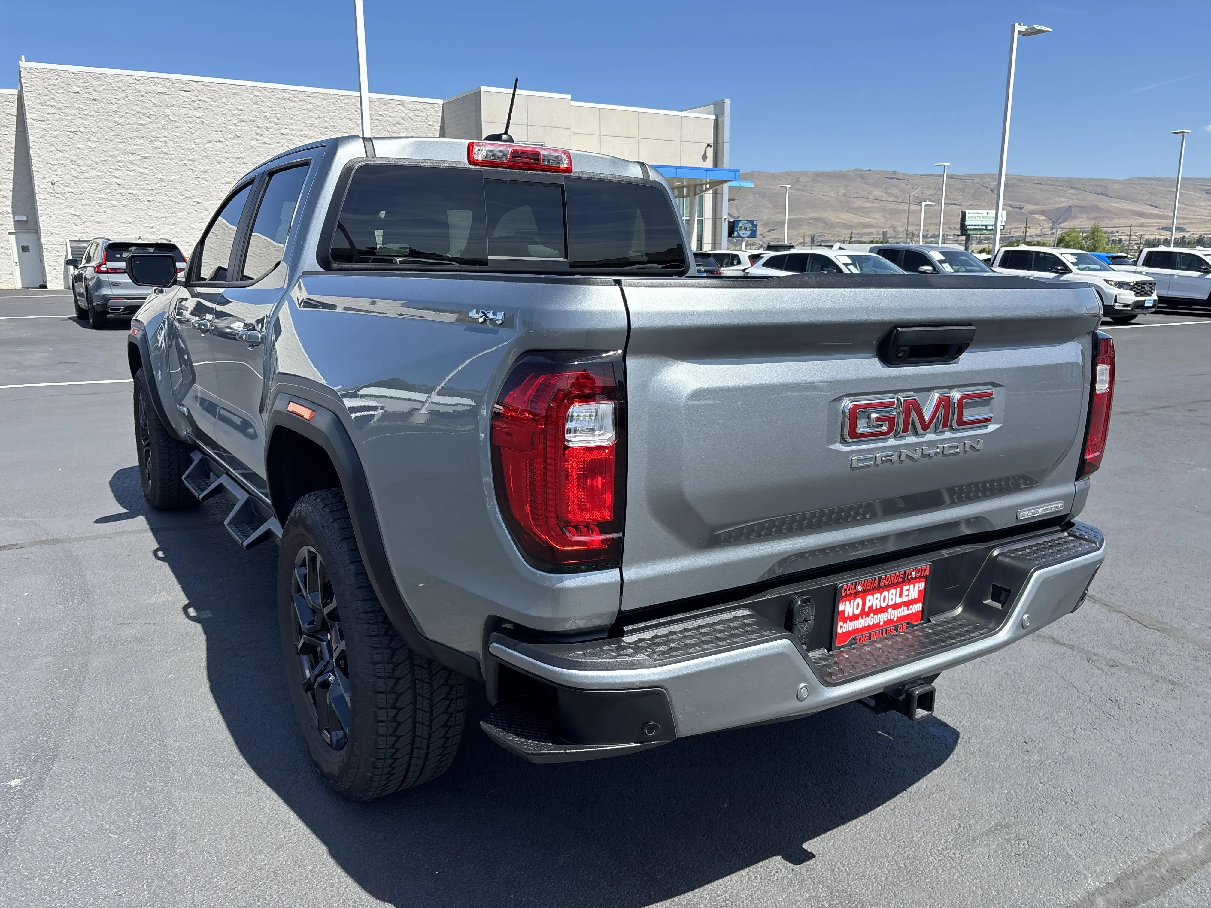 2025 GMC Canyon 4WD Elevation Crew Cab Short Box photo 3