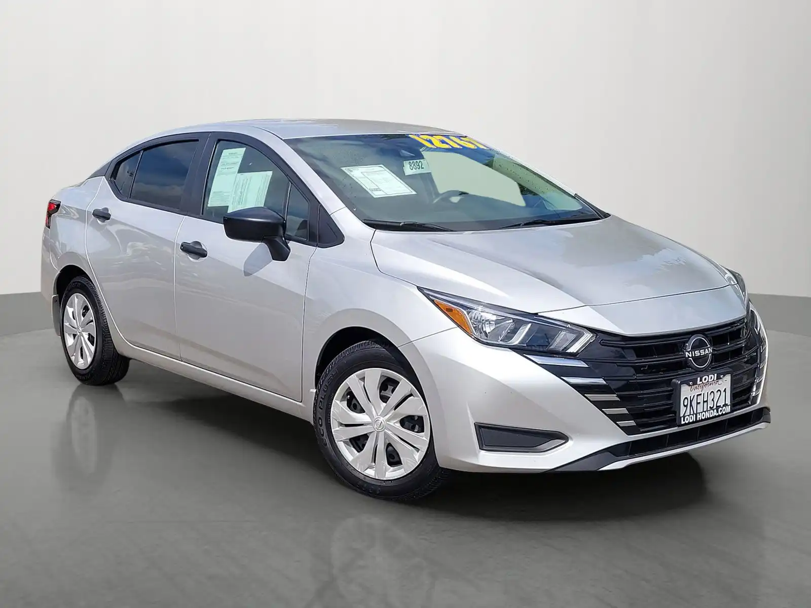 2024 Nissan Versa 1.6 S CVT's photo