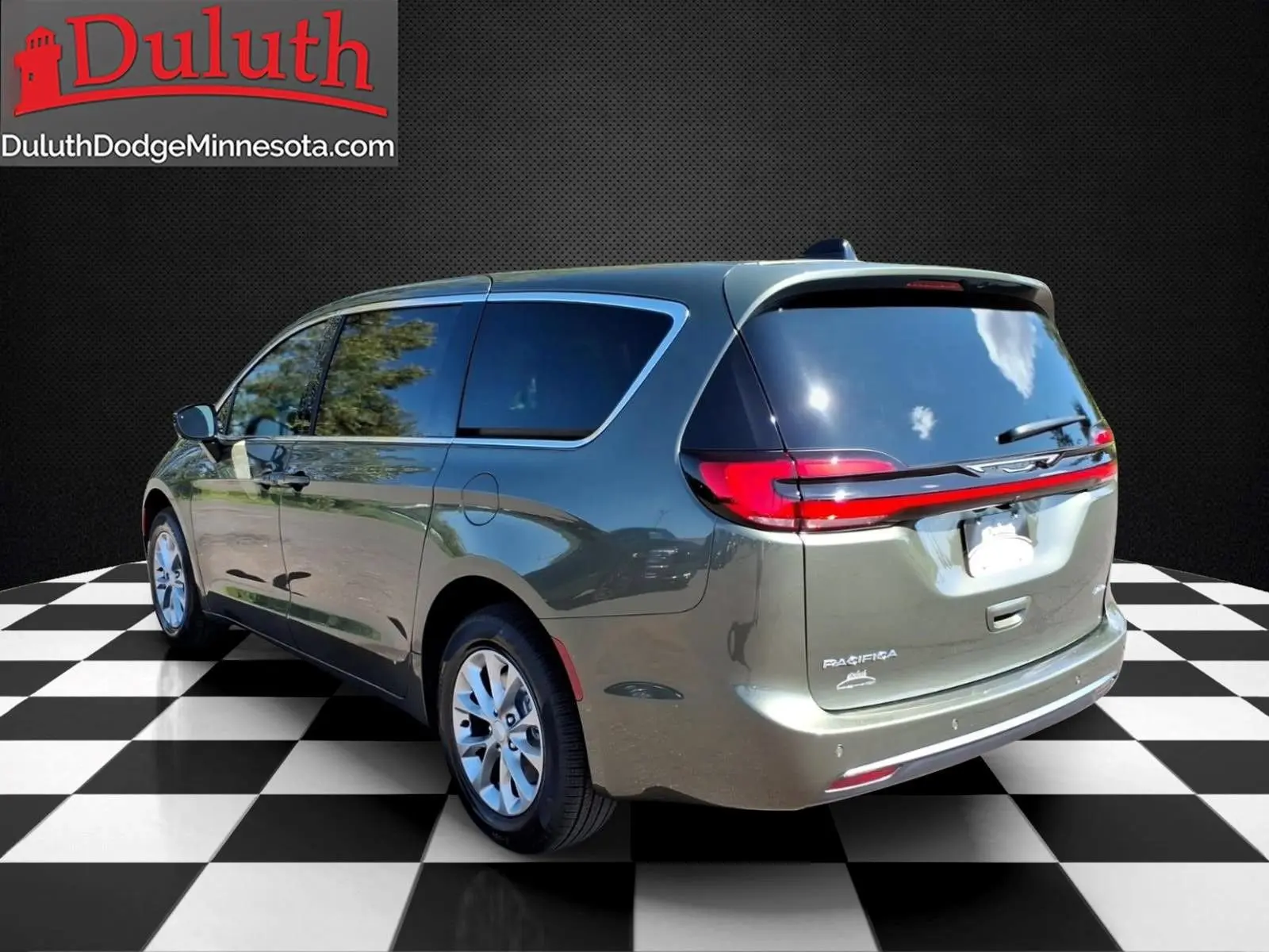 2027 Chrysler Pacifica Select AWD photo 4