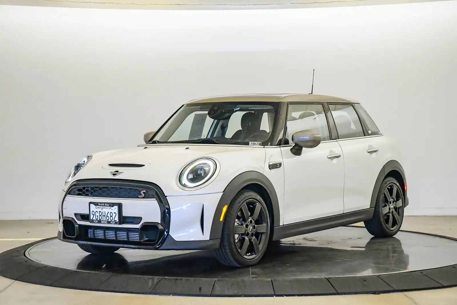 2024 MINI Hardtop Cooper S's photo
