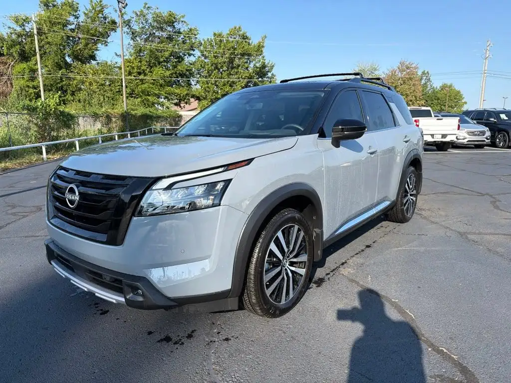 2025 Nissan Pathfinder Platinum 4WD's photo
