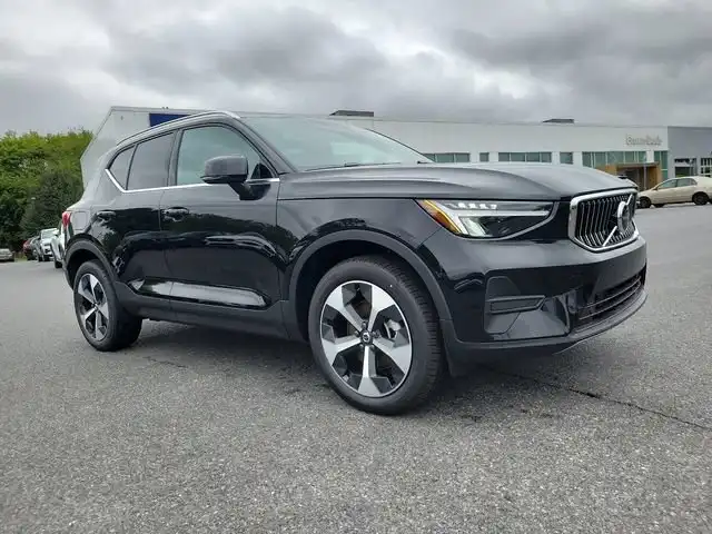 2025 Volvo XC40 B5 Core Bright AWD's photo