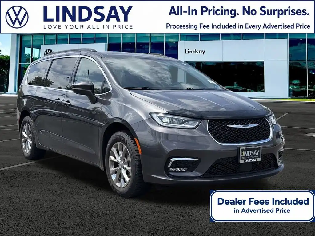 2022 Chrysler Pacifica Touring L's photo