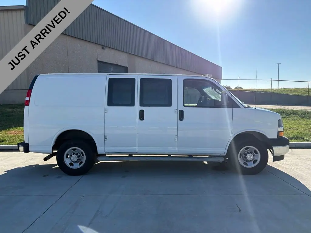 2021 Chevrolet Express Work Van HD 2500 photo 4