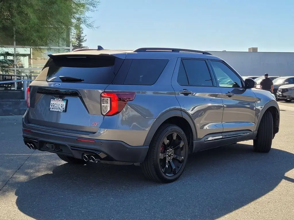 2022 Ford Explorer ST 4WD photo 5