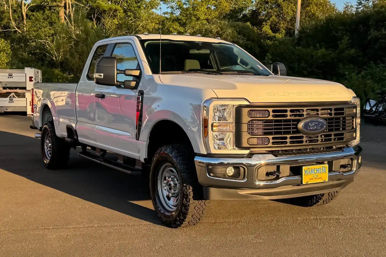 2025 Ford F-250 XL 4x4 SuperCab 8' Box's photo