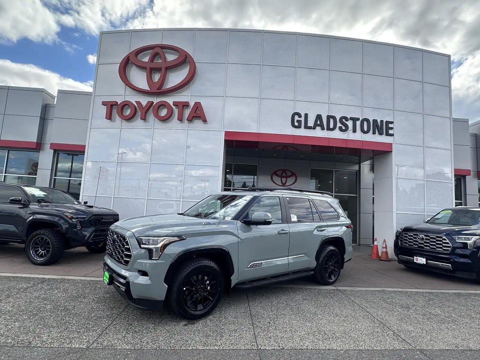 2026 Toyota Sequoia Platinum 4WD i-FORCE MAX Hybrid's photo