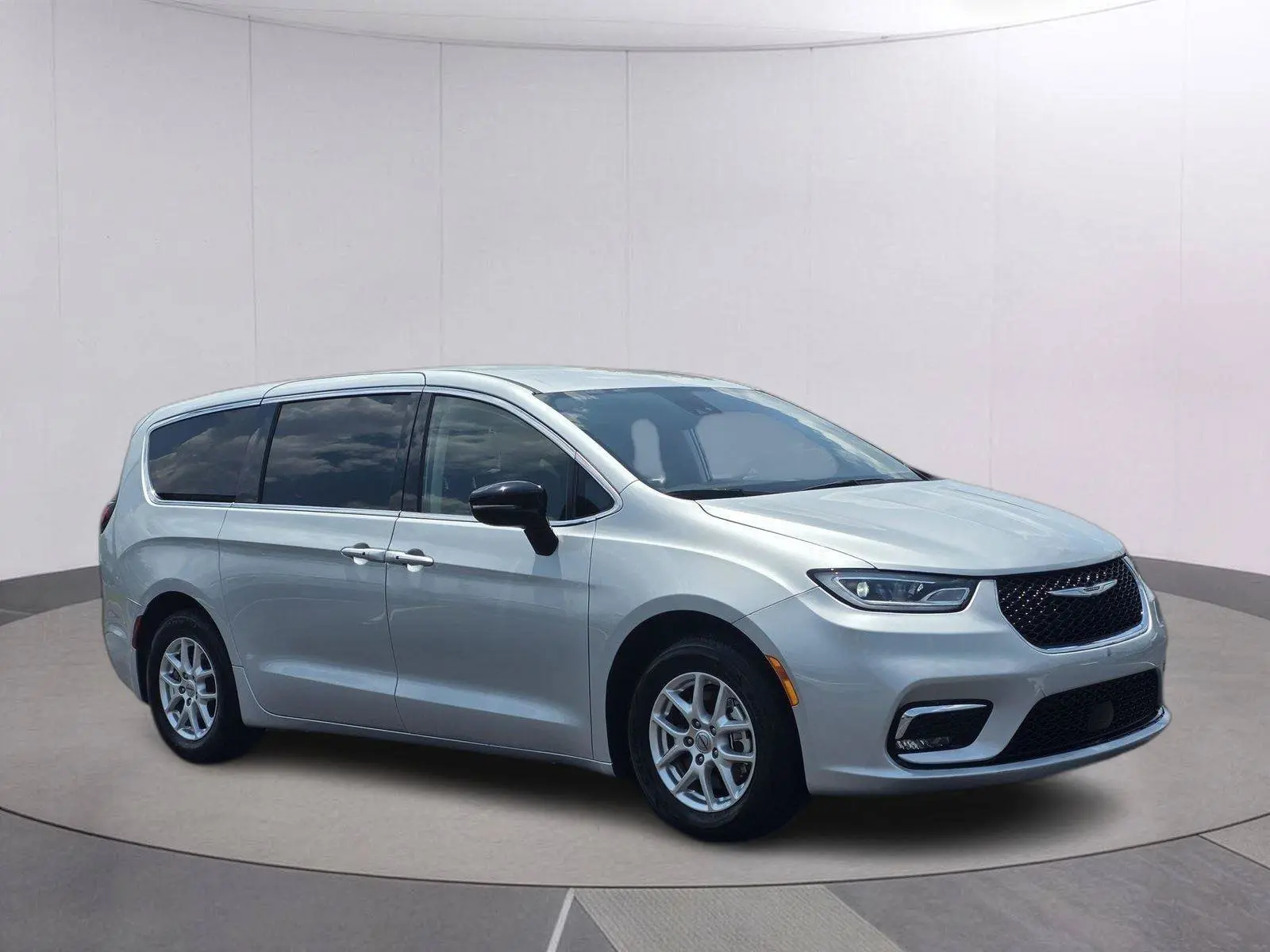 2024 Chrysler Pacifica Touring L photo 3