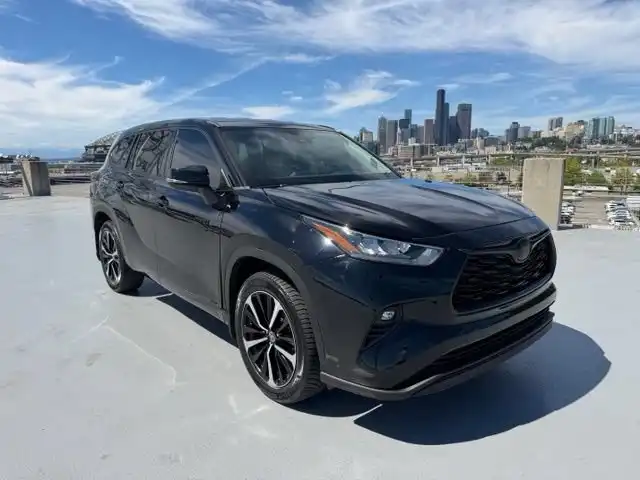 2020 Toyota Highlander LE Hybrid 4x4's photo