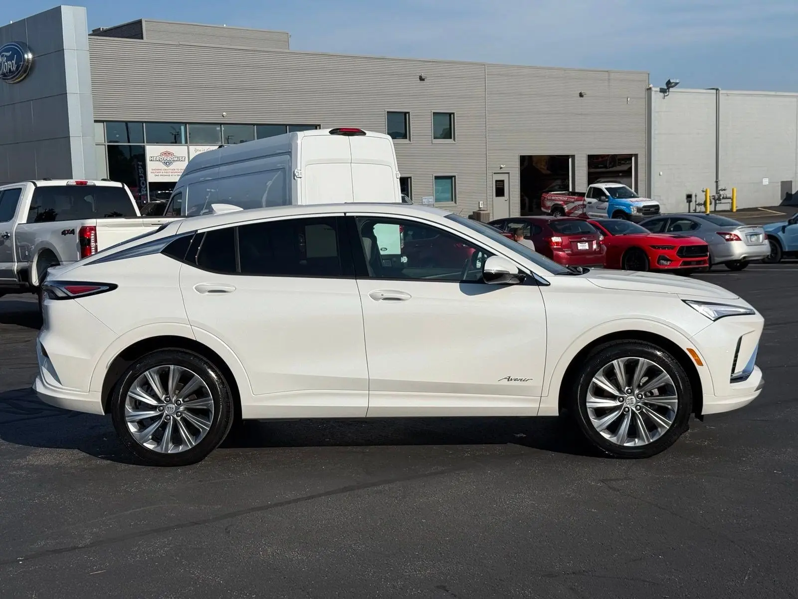 2025 Buick Envista Avenir photo 3
