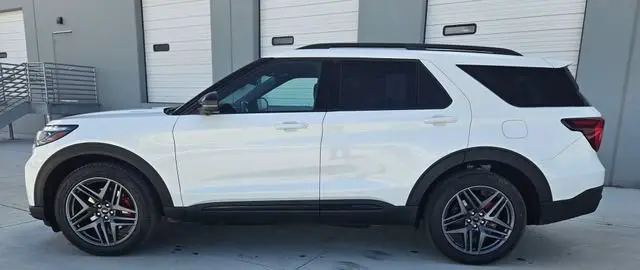 2026 Ford Explorer ST 4WD photo 5