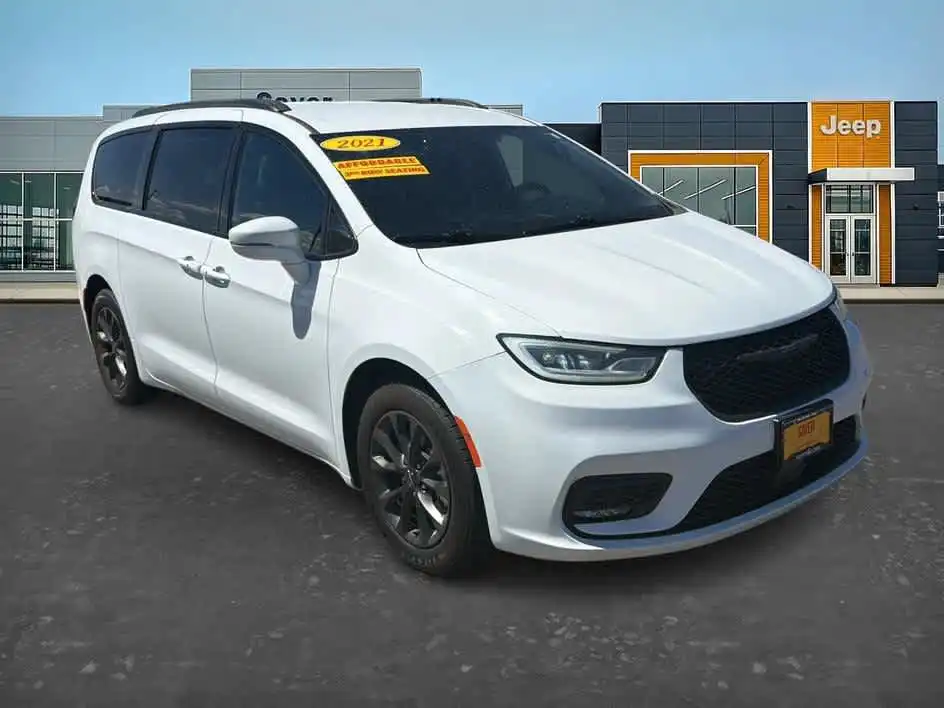 2021 Chrysler Pacifica Touring L's photo
