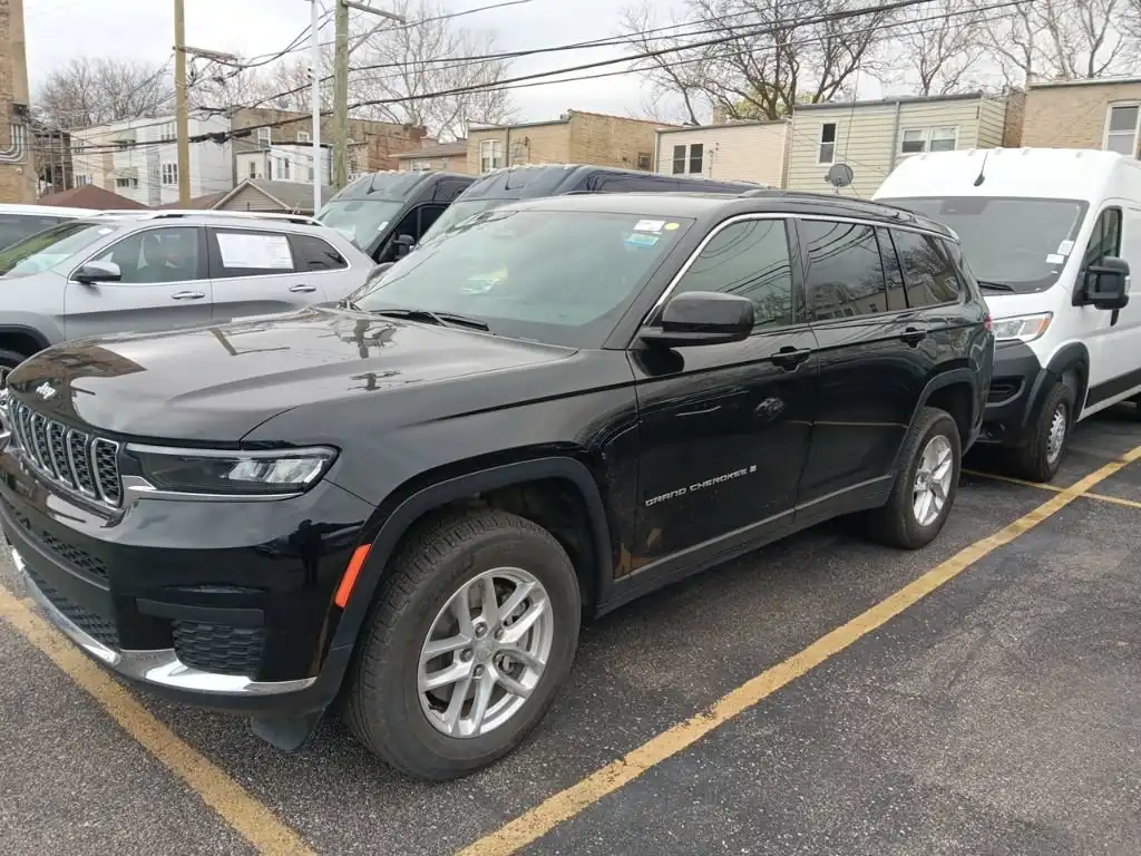 2025 Jeep Grand Cherokee L Laredo 4WD's photo