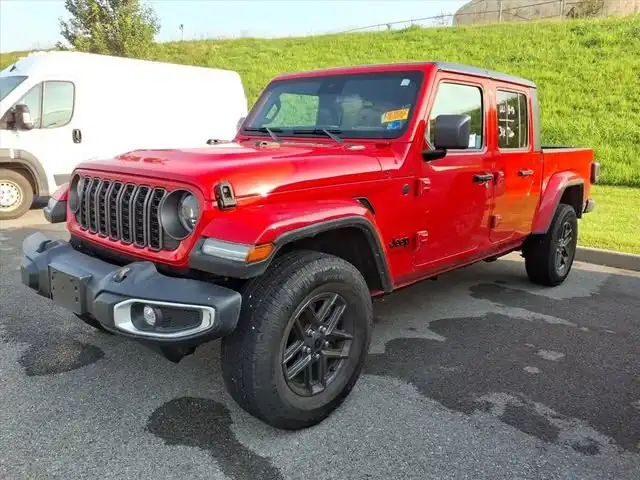 2024 Jeep Gladiator Sport S's photo