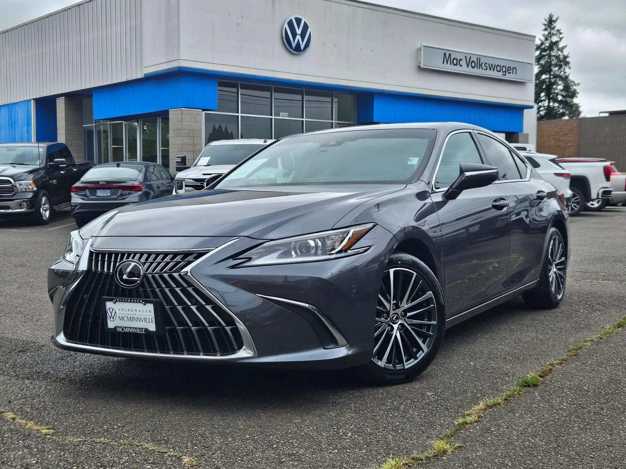 2024 Lexus ES 300h 300h's photo