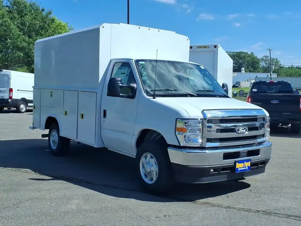2027 Ford E-Series SRW E-350 Super Duty 138 in WB's photo