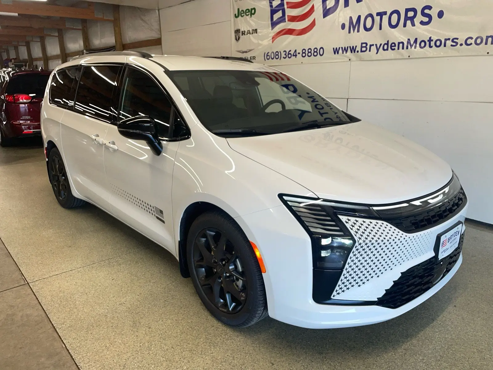 2027 Chrysler Pacifica Select photo 3