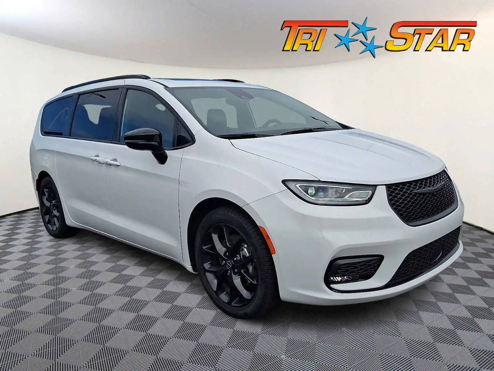 2025 Chrysler Pacifica Limited's photo