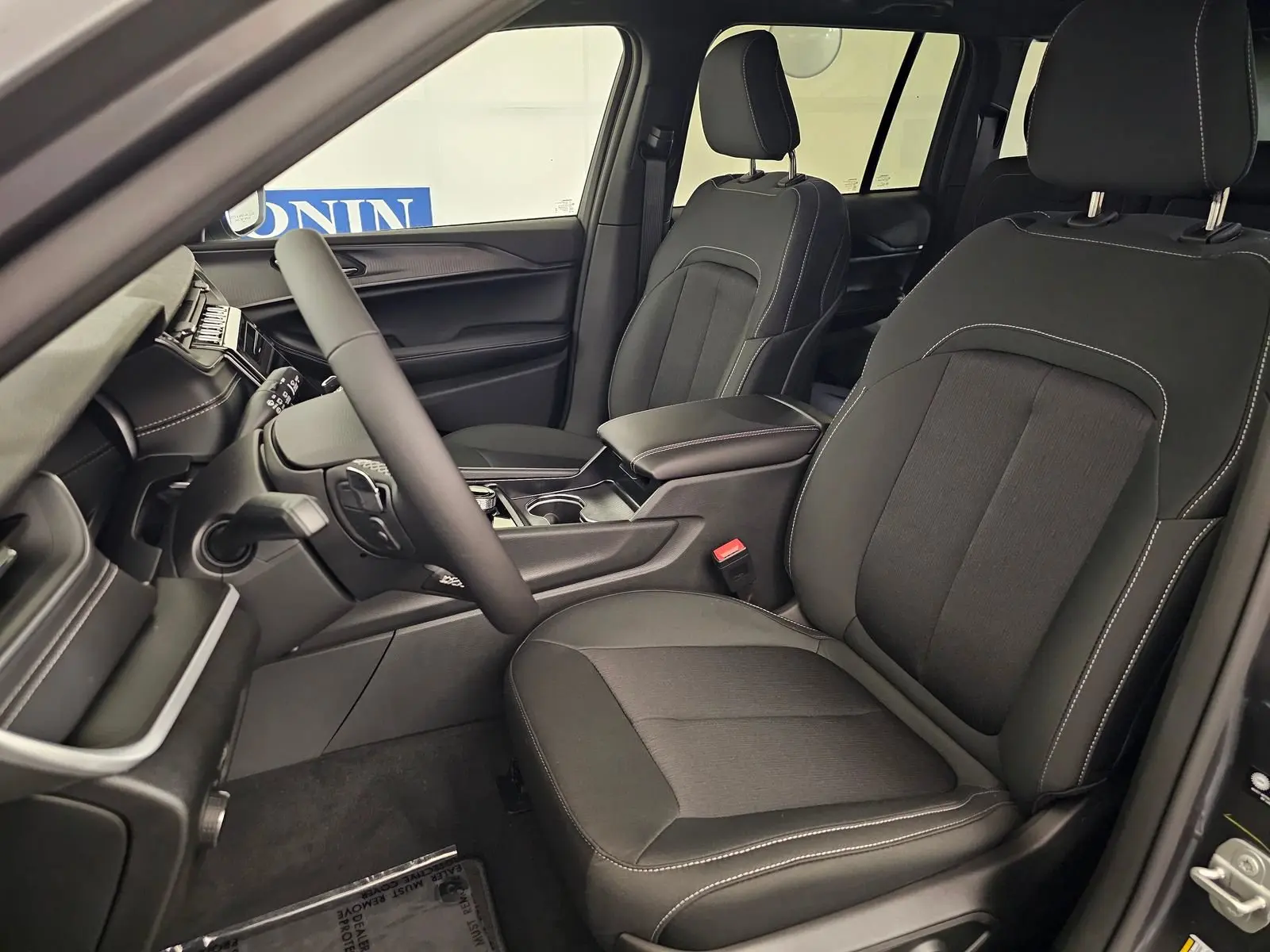 2026 Jeep Grand Cherokee Laredo 4x4 photo 5
