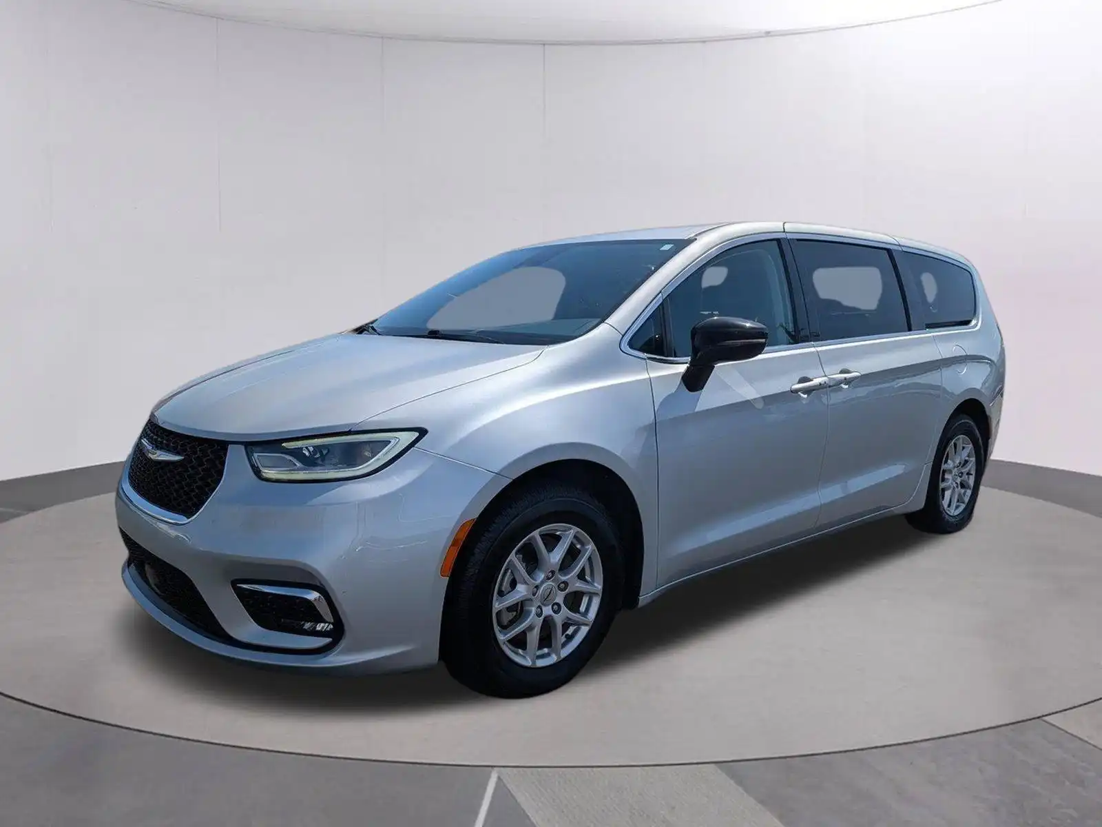 2024 Chrysler Pacifica Touring L's photo