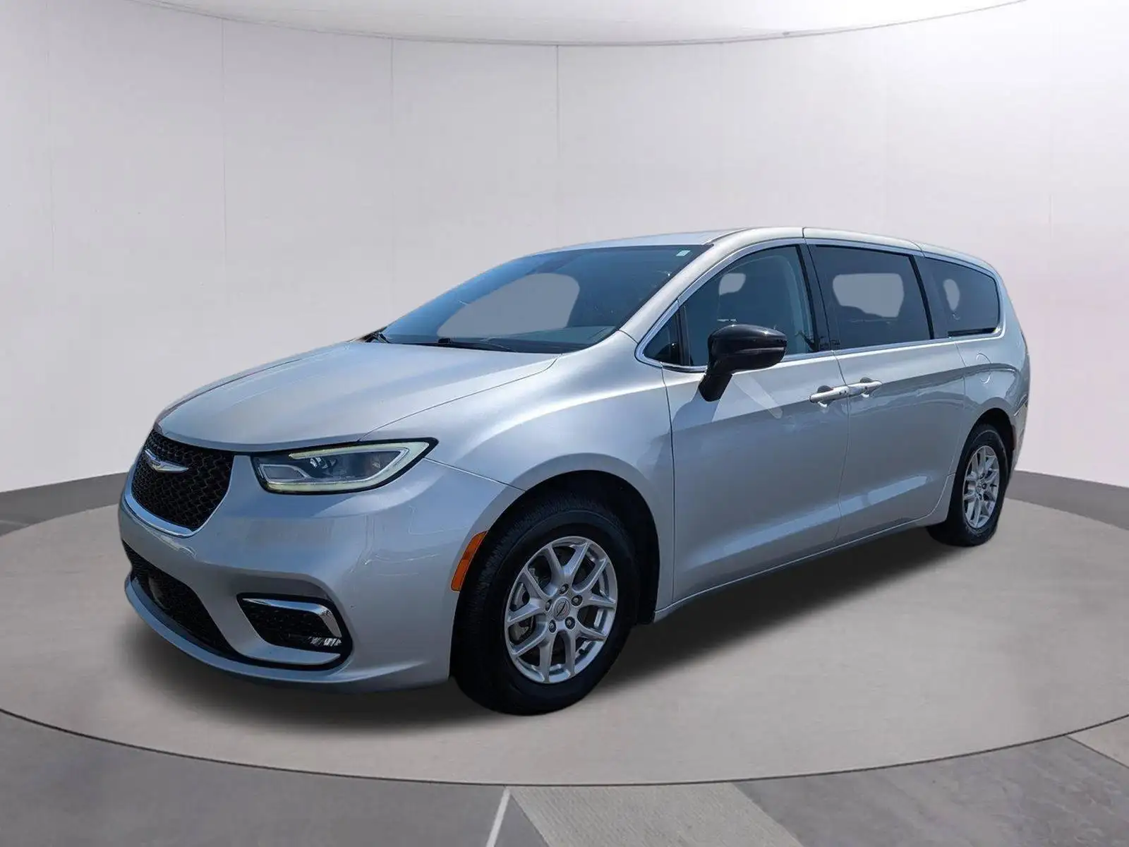 2024 Chrysler Pacifica Touring L's photo