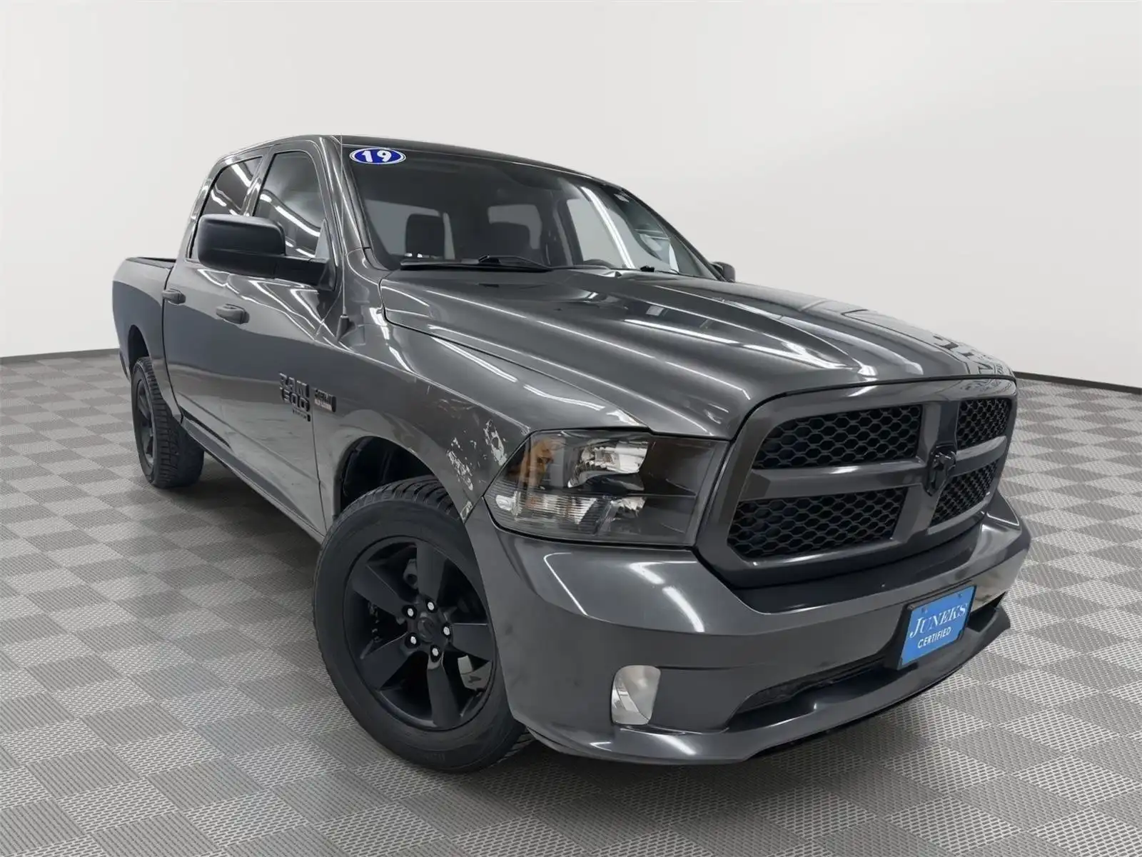 2019 RAM 1500 Classic Express 4x4 Crew Cab 5'7's photo