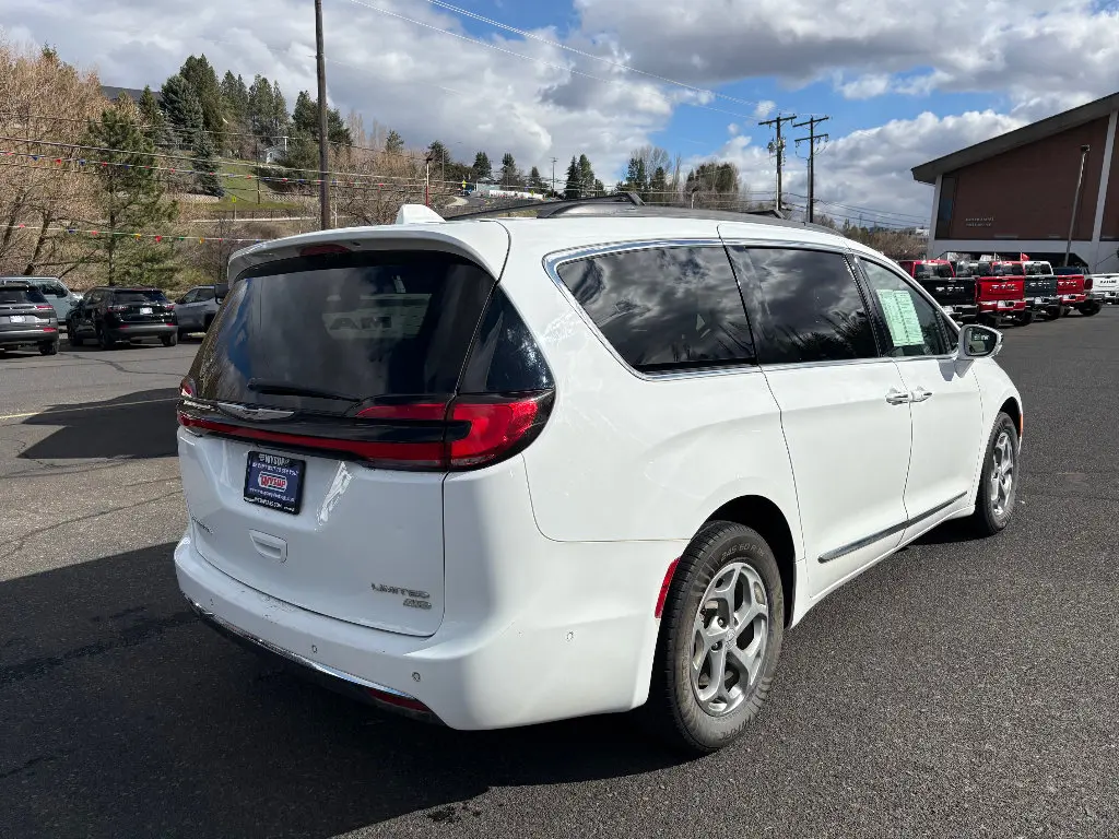 2022 Chrysler Pacifica Limited photo 5