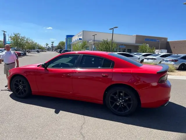 2020 Dodge Charger SXT photo 4