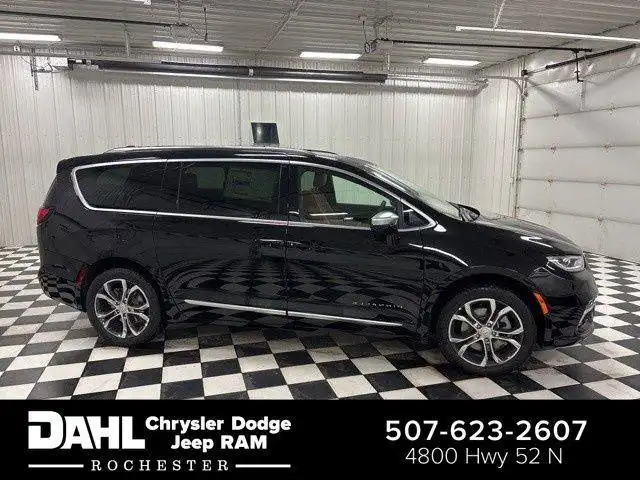 2026 Chrysler Pacifica Pinnacle AWD's photo