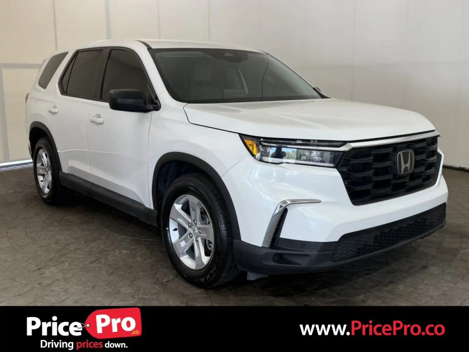 2023 Honda Pilot LX AWD's photo