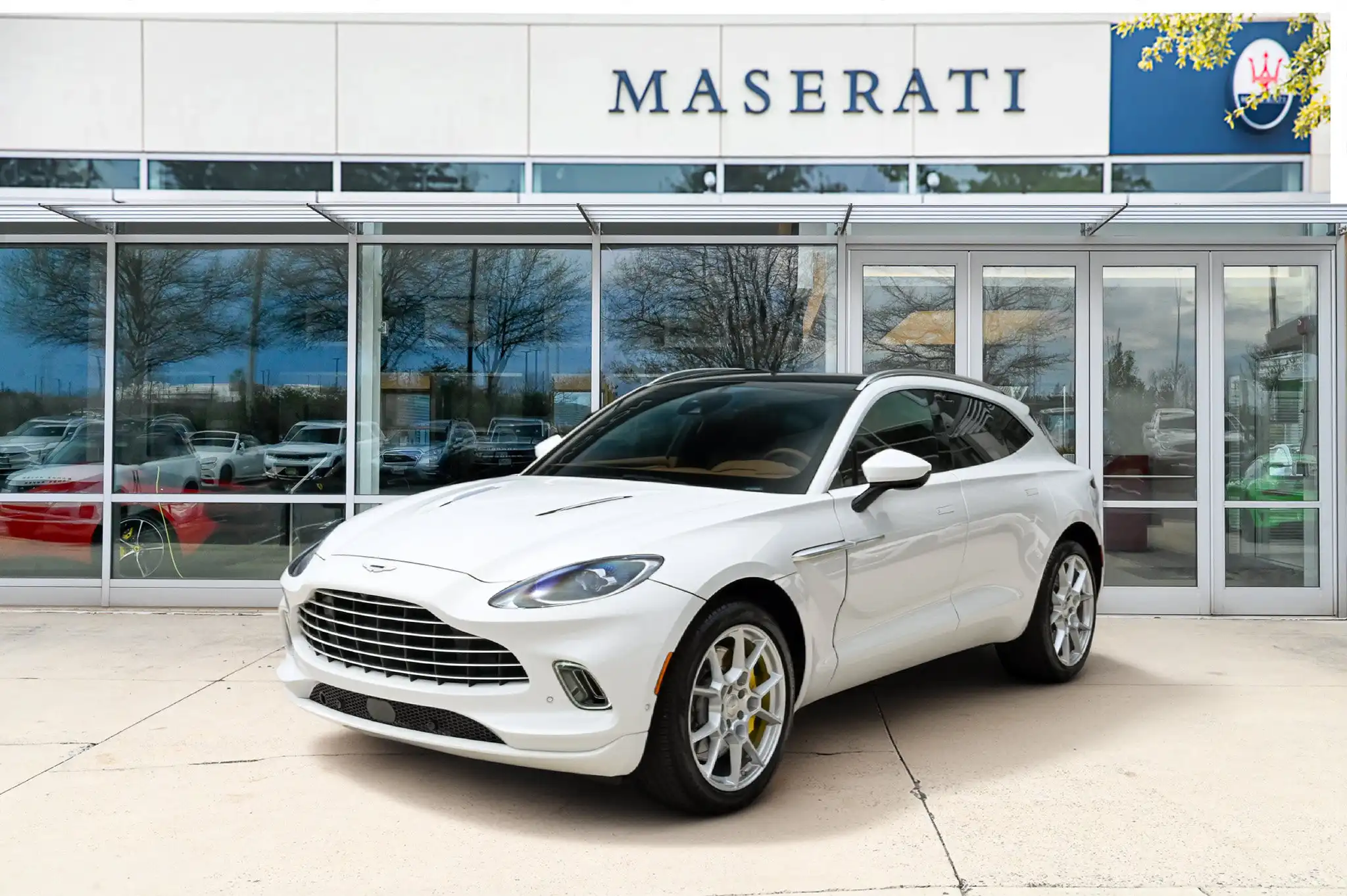 2024 Aston Martin DBX 4.0 V8 AWD's photo