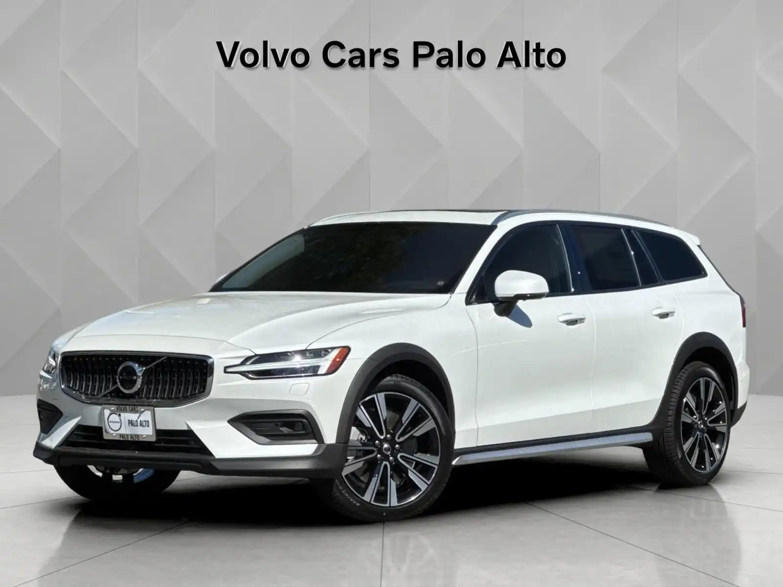 2026 Volvo V60 Cross Country B5 Ultra AWD's photo