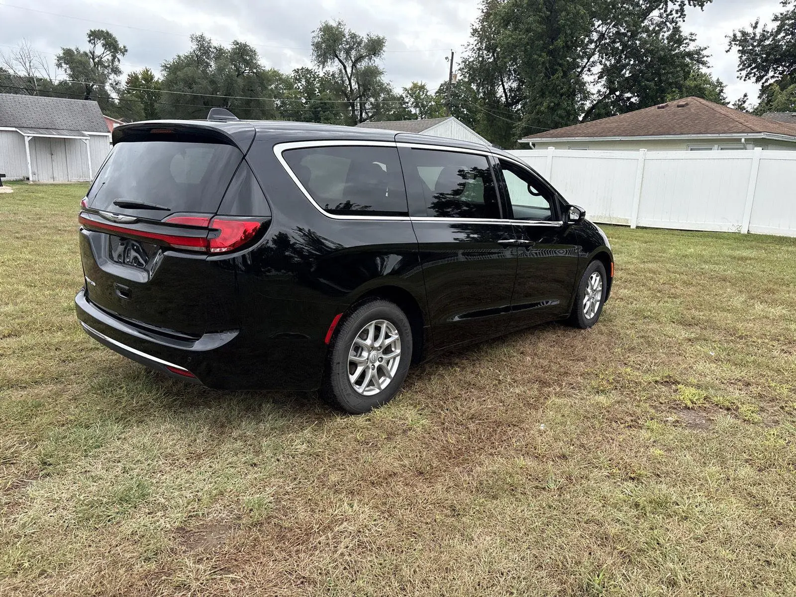 2026 Chrysler Pacifica Select photo 5