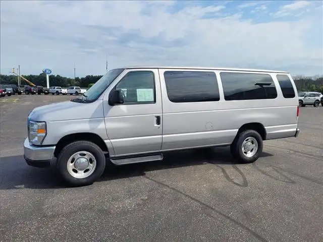 2013 Ford E-Series E-350 XLT Super Duty Extended's photo