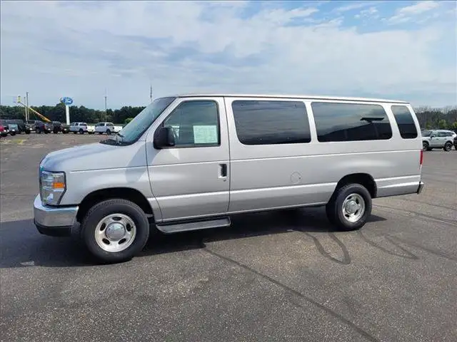 2013 Ford E-Series E-350 XLT Super Duty Extended's photo