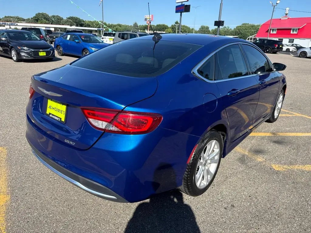 2016 Chrysler 200 Limited photo 5