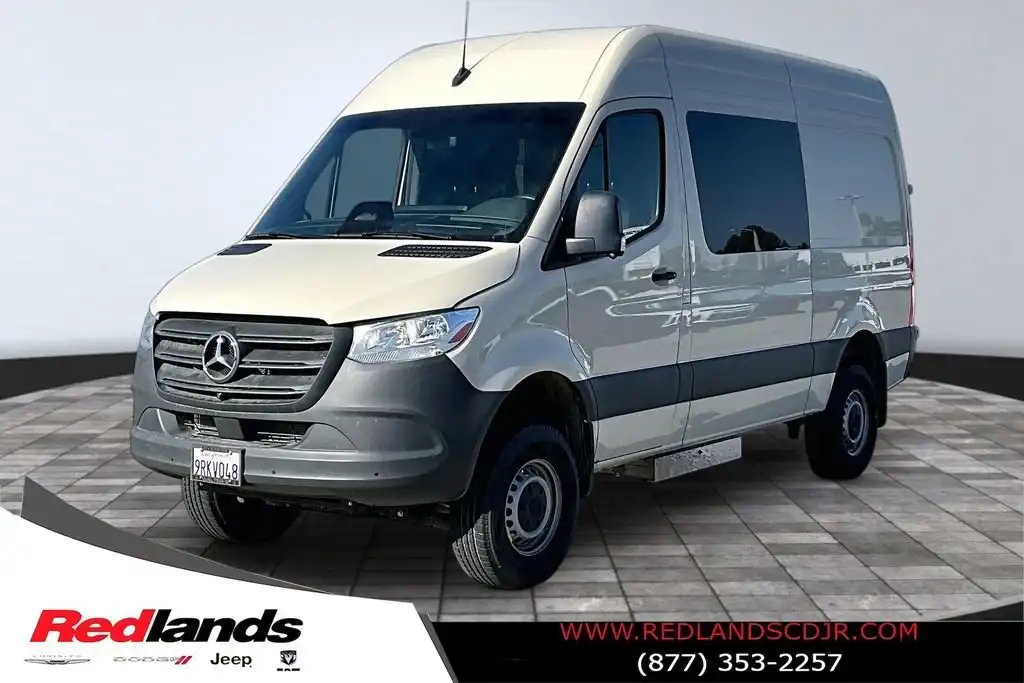 2025 Mercedes-Benz Sprinter 2500 144 WB HO Standard Roof 4x4's photo