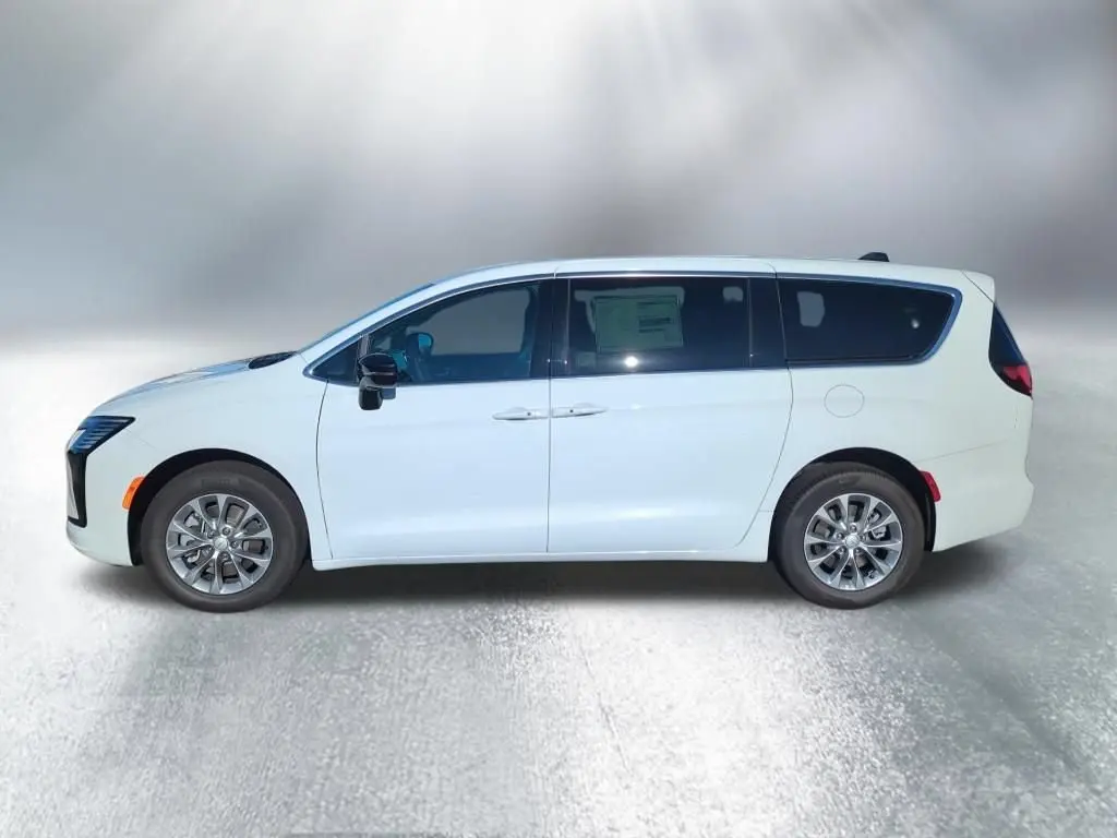 2027 Chrysler Pacifica Select AWD photo 3