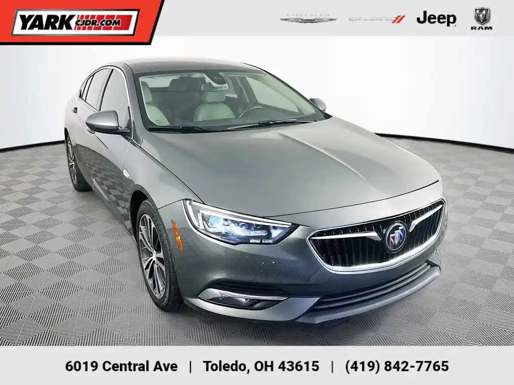 2019 Buick Regal Essence AWD's photo