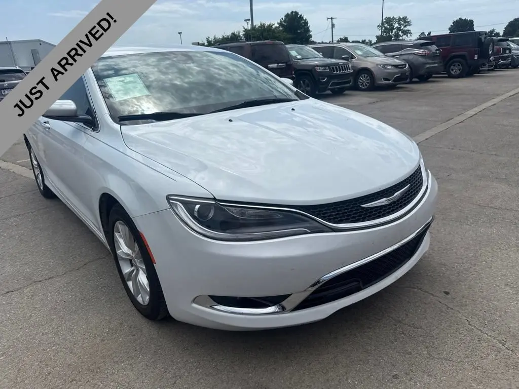 2015 Chrysler 200 C photo 3
